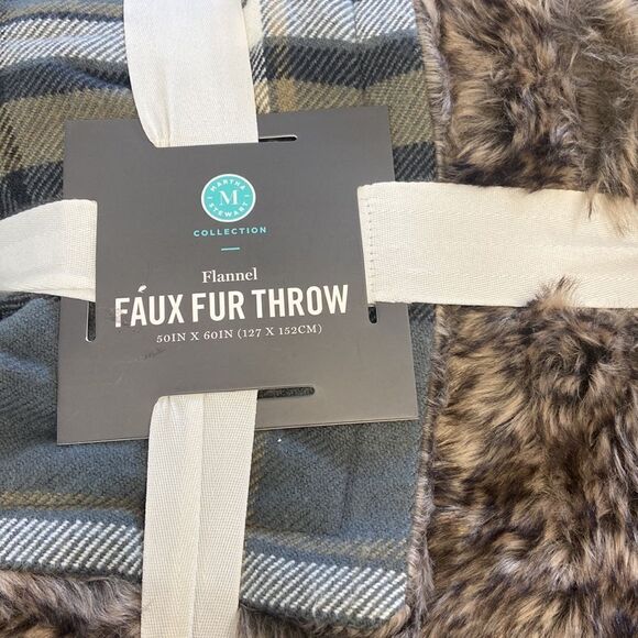 Martha Stewart Collection Plaid Flannel Reverse to Faux Fur Throw, Gray - Picture 4 of 5